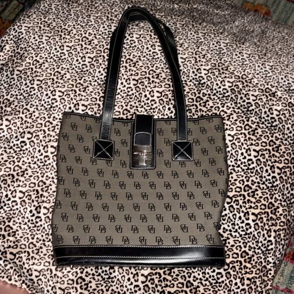 Dooney & Bourke - Picture 3 of 16